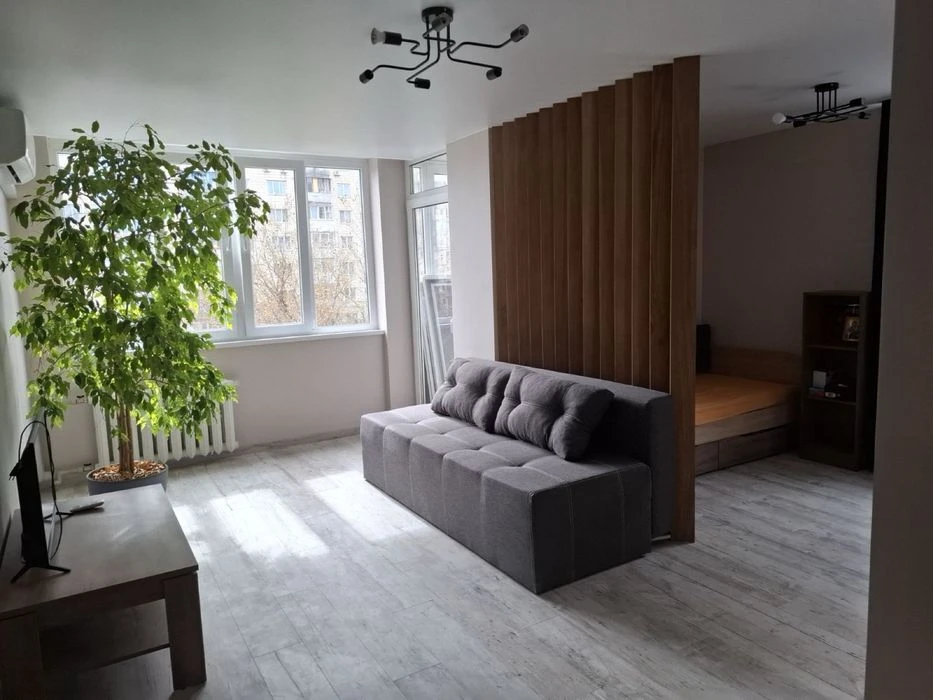 1-кімнатна квартира біля метро Теремки із ремонтом