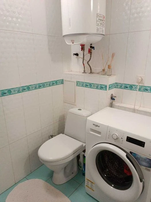 I will sell a two-room apartment at Kvartalnaya (Gladkova) house 43