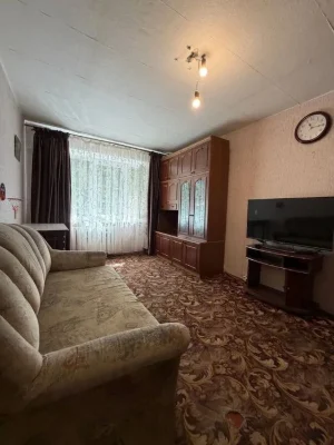 Продам 3-кімнатну квартиру на пр. Поля