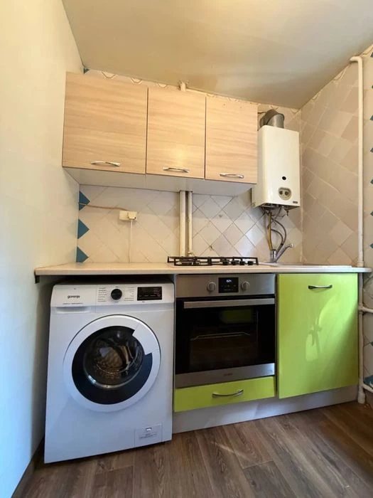 Продам 3-кімнатну квартиру на пр. Поля