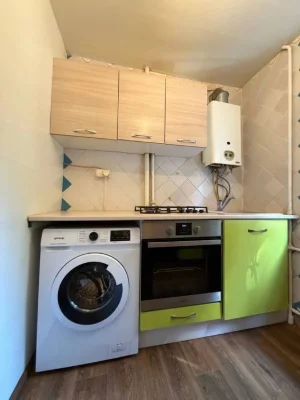 Продам 3-кімнатну квартиру на пр. Поля