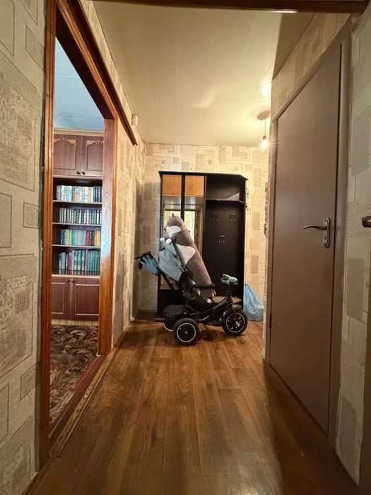 Продам 3-кімнатну квартиру на пр. Поля
