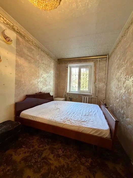 Продам 3-кімнатну квартиру на пр. Поля