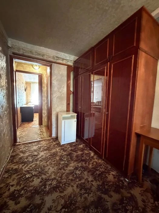 Продам 3-кімнатну квартиру на пр. Поля