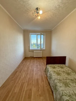 продам трикімнатну квартиру проспект Слобожанський