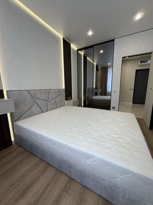 Продам новеньку квартиру 45 м² з меблями та технікою | ЖК Ща