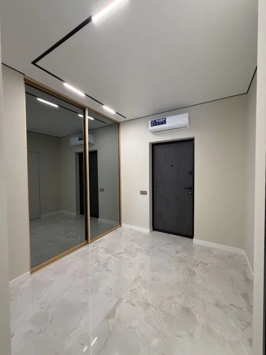 Продам новеньку квартиру 45 м² з меблями та технікою | ЖК Ща