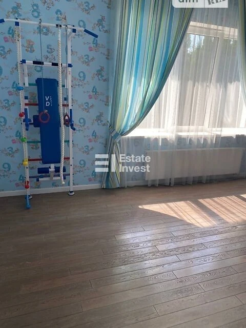 Довгострокова оренда будинку від посередника з верандою на в