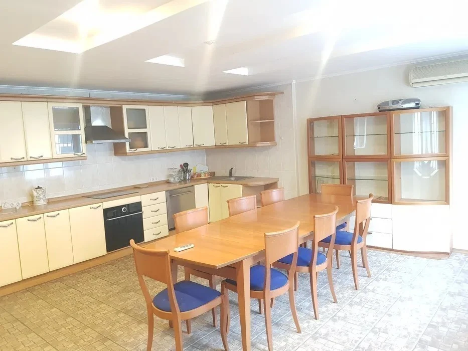 Оренда будинку 500 м², 22-а Садова вул.