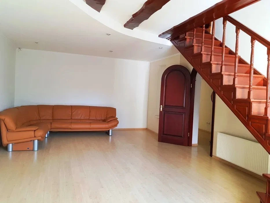 Оренда будинку 500 м², 22-а Садова вул.