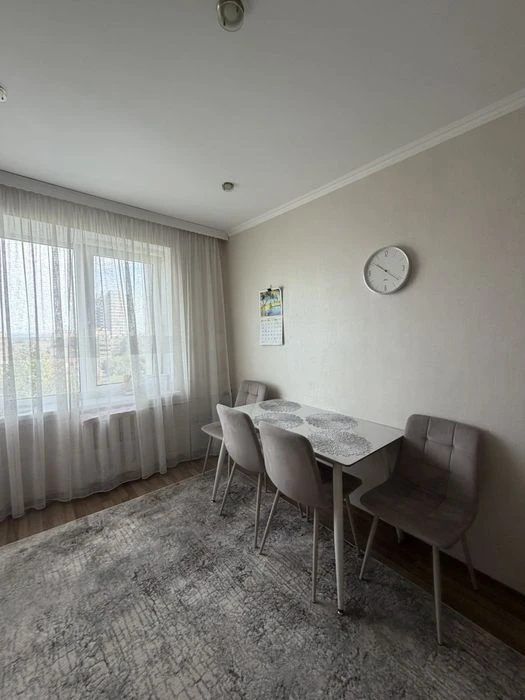 Продам 3-квартиру на пр.А.Поля с евроремонтом  одна остановк