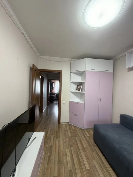 Продам 3-квартиру на пр.А.Поля с евроремонтом  одна остановк