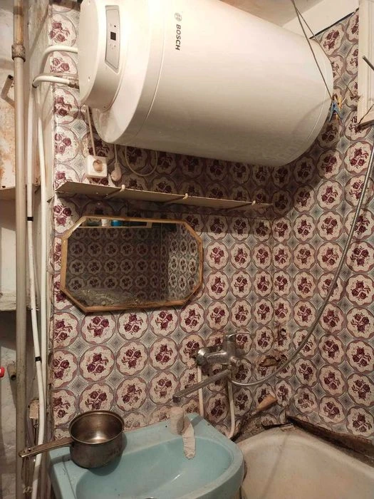 URGENT! It is possible according to the programs! 1-room apartment near the Park