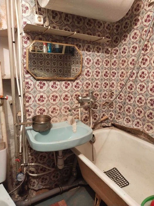 URGENT! It is possible according to the programs! 1-room apartment near the Park