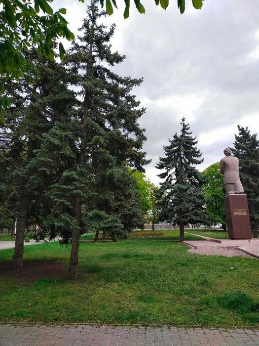 URGENT! It is possible according to the programs! 1-room apartment near the Park