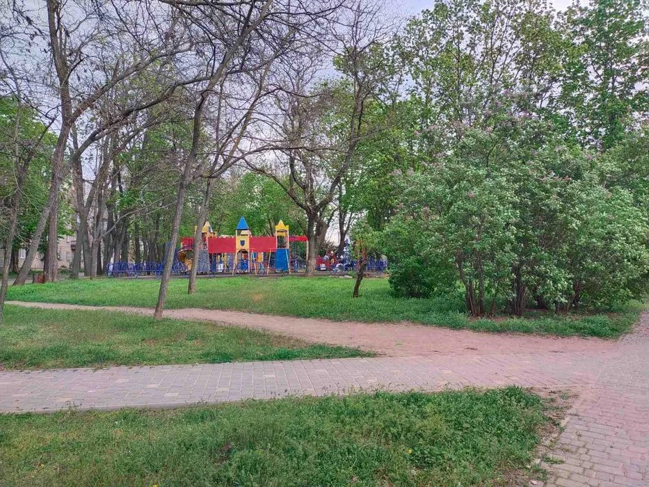 URGENT! It is possible according to the programs! 1-room apartment near the Park