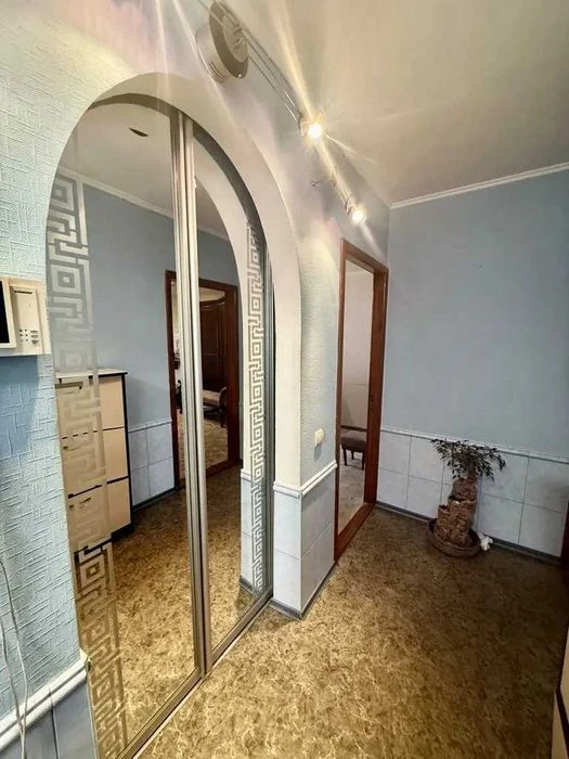 Selling a 3-room apartment near the Alekseevskaya metro station.