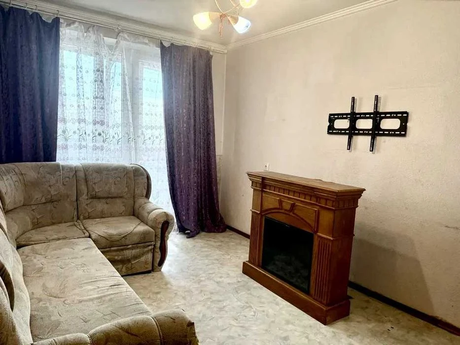 Selling a 3-room apartment near the Alekseevskaya metro station.