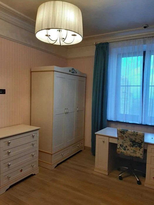 Продаж 4 кімнатної квартири на Маршала Говорова / Парк Перем