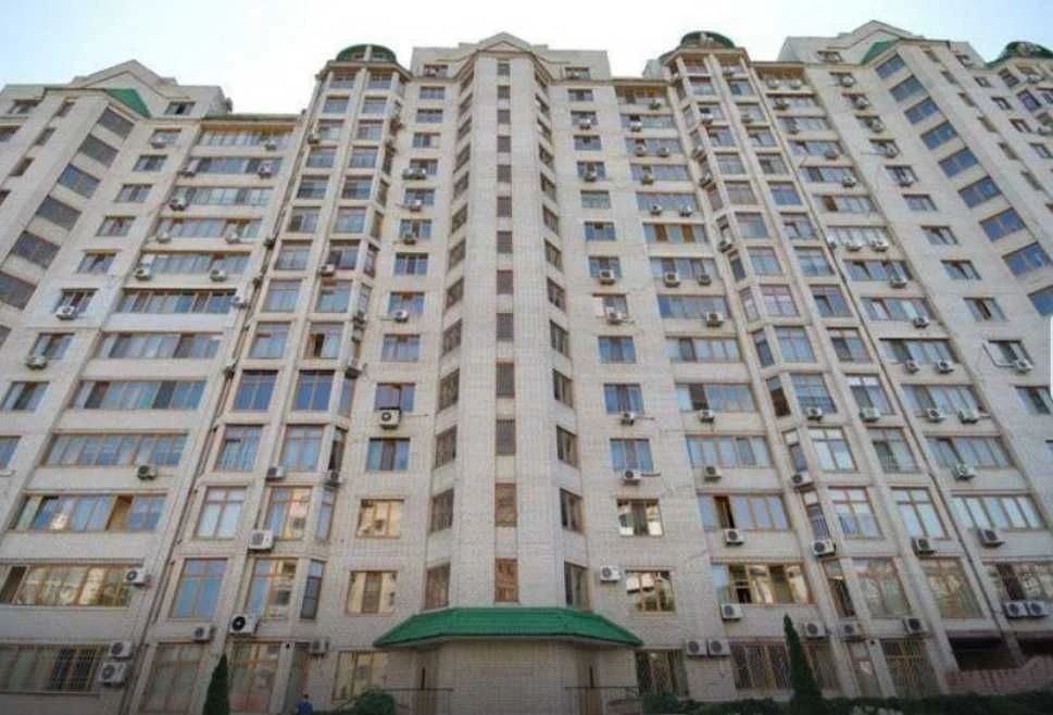 Продаж квартири на вул. Тенистій 15, у народі "Титанік", заг