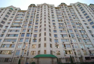 Продаж квартири на вул. Тенистій 15, у народі "Титанік", заг