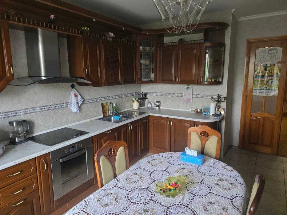 Продаж квартири на вул. Тенистій 15, у народі "Титанік", заг
