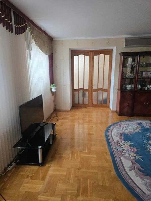 Продаж квартири на вул. Тенистій 15, у народі "Титанік", заг