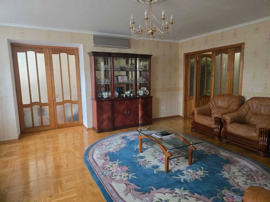 Продаж квартири на вул. Тенистій 15, у народі "Титанік", заг
