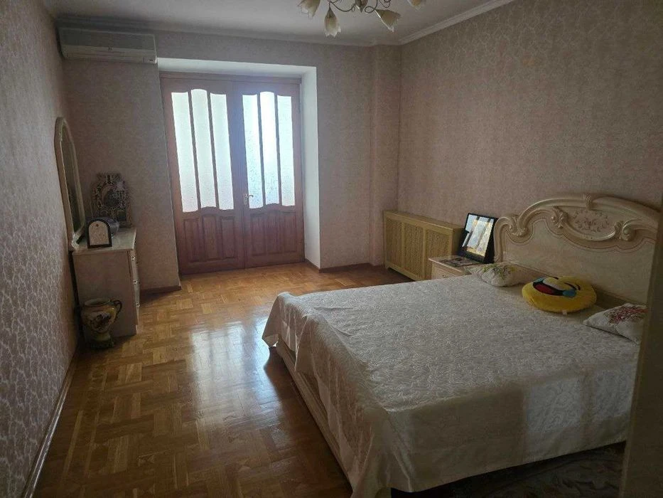 Продаж квартири на вул. Тенистій 15, у народі "Титанік", заг
