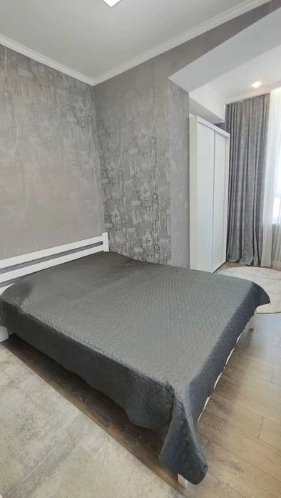 Продам 3 кімнатну квартиру в центрі Київського району