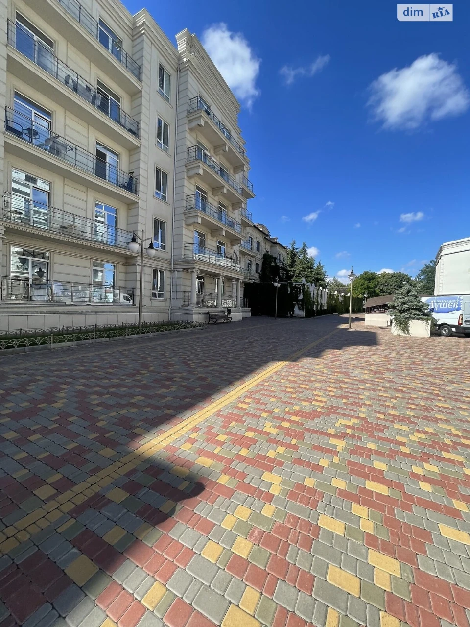 Продаж Квартира Середній Фонтан