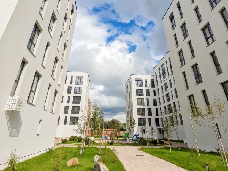 Продаж великої чорнової 3-х кімн в ЖК Квадрат