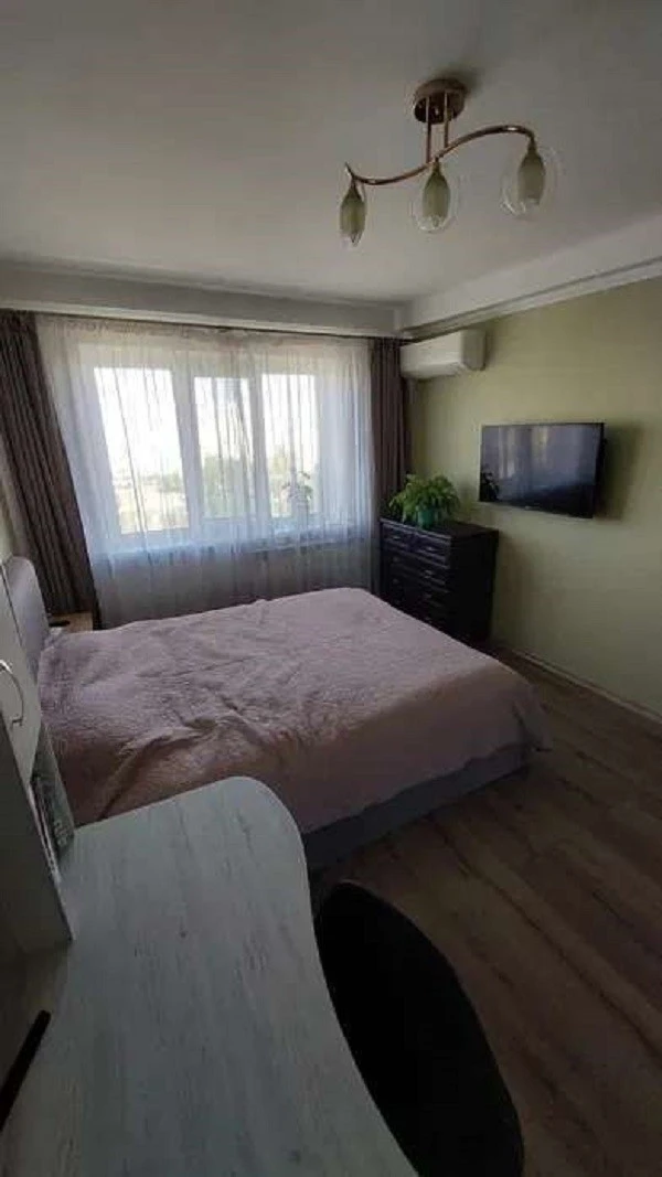 Продаж 1к квартири 31.5 кв. м на вул. Івана Миколайчука 13 •