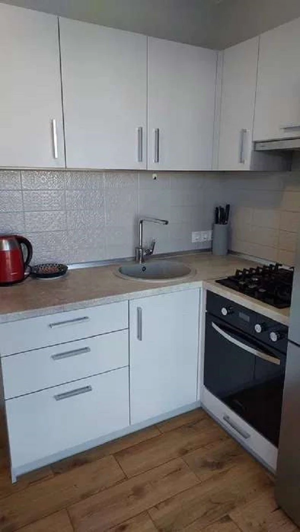 Продаж 1к квартири 31.5 кв. м на вул. Івана Миколайчука 13 •