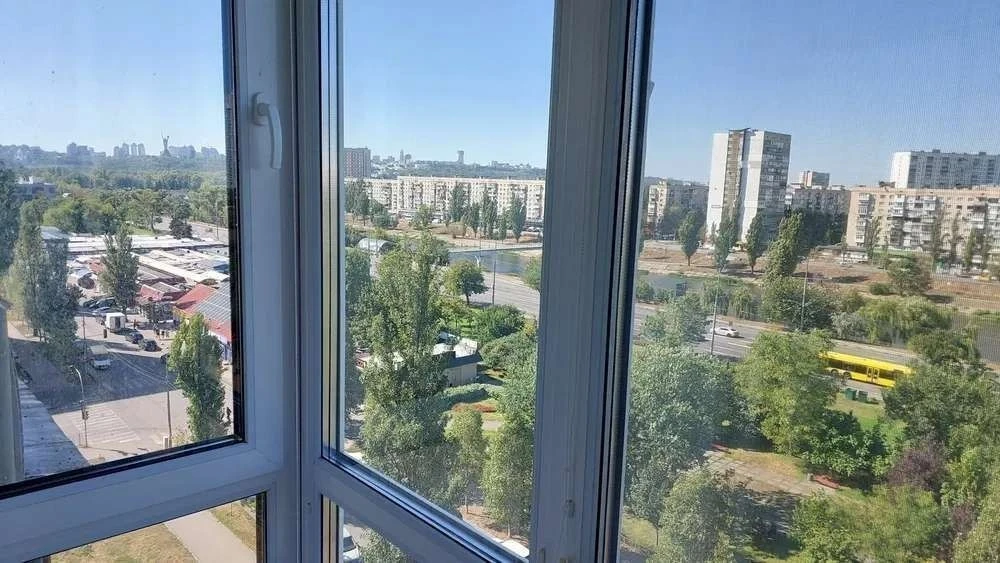 Продаж 1к квартири 31.5 кв. м на вул. Івана Миколайчука 13 •