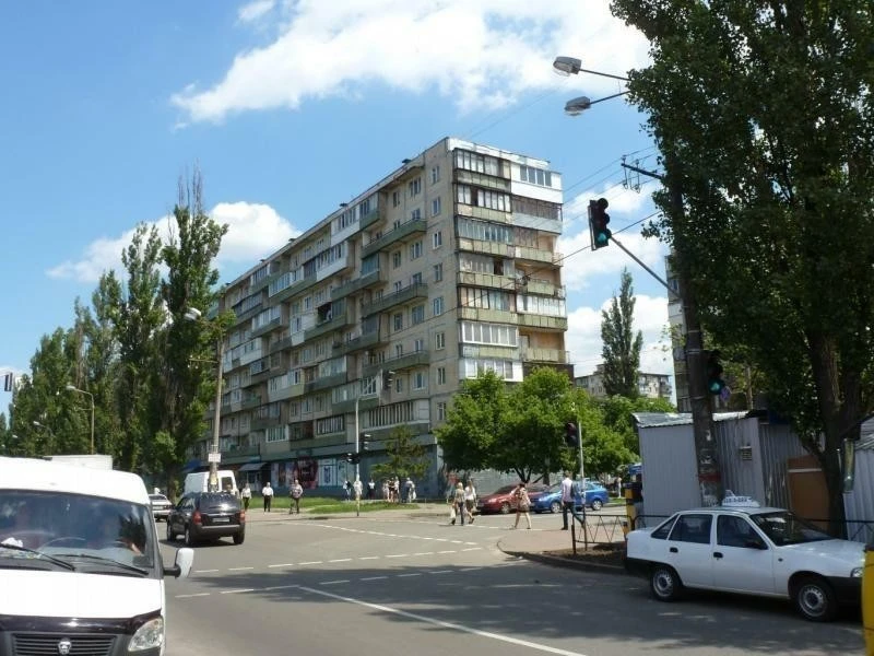 Продаж 1к квартири 31.5 кв. м на вул. Івана Миколайчука 13 •