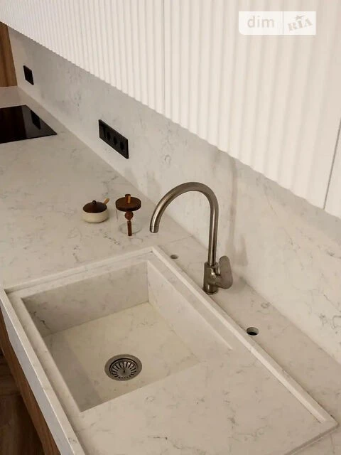 Продаж 3к квартири 82 кв. м на вул. Причальна 12 • ID 348456