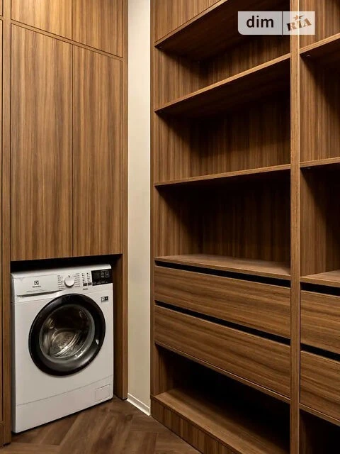 Продаж 3к квартири 82 кв. м на вул. Причальна 12 • ID 348456