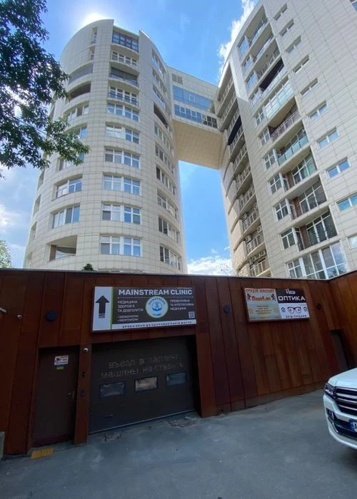 Продам підземний паркінг з зарядкою для електромобілів в ЖК
