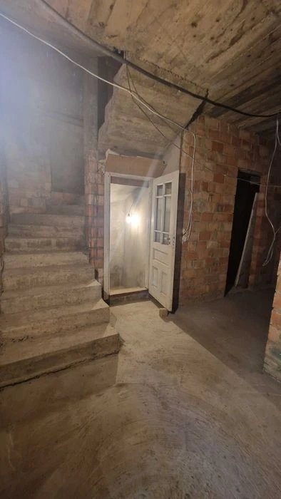 Продається Будинок 195 м², 5 кімнат, 6 соток — Жучка / Хотин
