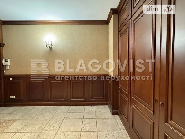 Продаж 3к квартири 160 кв. м на вул. Коновальця Євгена 36Б •