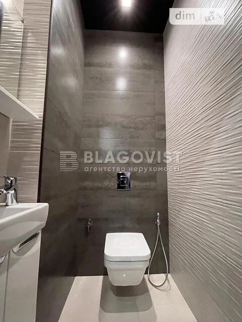 Продаж 3к квартири 90 кв. м на вул. Коновальця Євгена 34А •