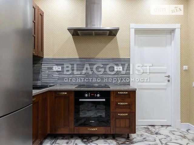 Продаж 1к квартири 66 кв. м на вул. Коновальця Євгена 34А •