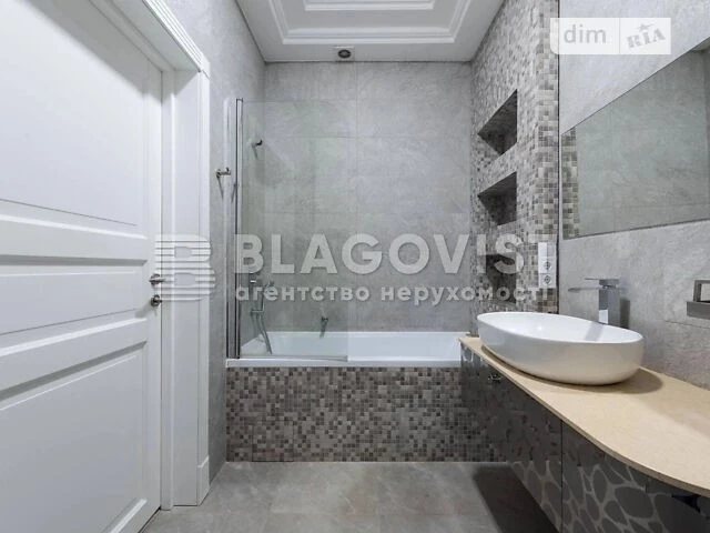 Продаж 1к квартири 66 кв. м на вул. Коновальця Євгена 34А •