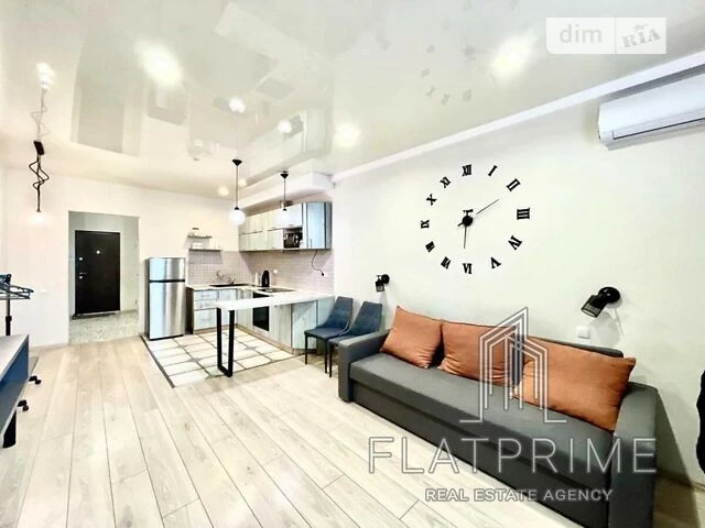 Продаж 1к квартири 38 кв. м на вул. Михайла Максимовича 24А