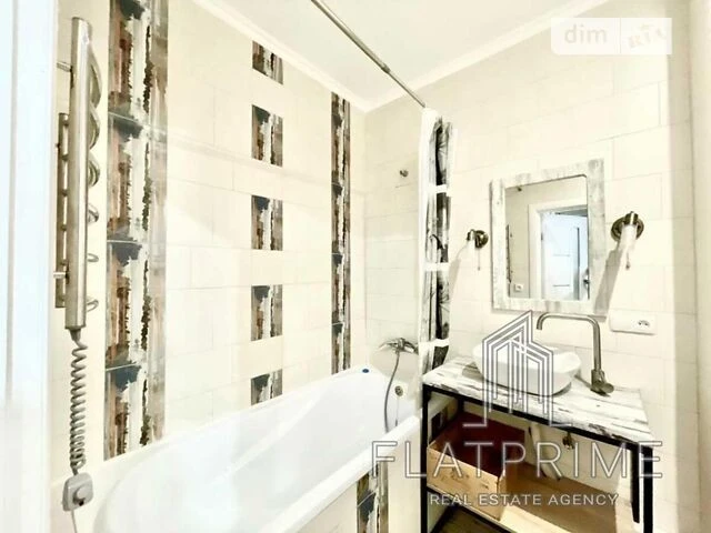 Продаж 1к квартири 38 кв. м на вул. Михайла Максимовича 24А