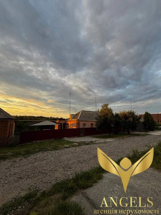 Продаж земельної ділянки 8.6 сот на житловій вулиці Лазо (Ба