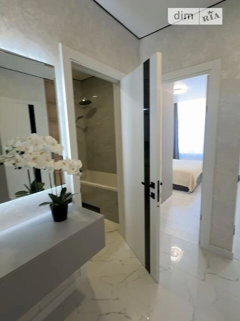 Продаж 1к квартири 43 кв. м на вул. Всеволода Змієнка 30 • I
