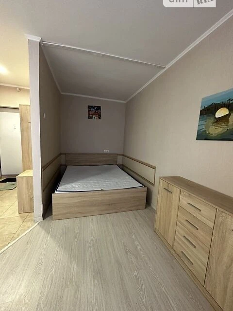 Продаж 1к квартири 23 кв. м на вул. Академіка Корольова 2 •