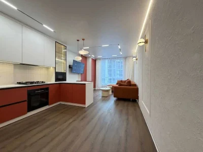 Стильна двокімнатна квартира з ремонтом в Family Plaza